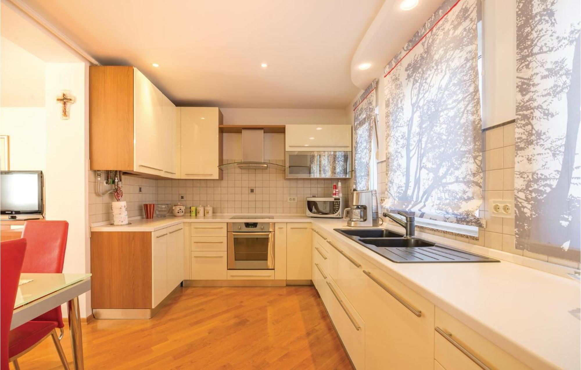 Awesome apartment in Rijeka with 2 Bedrooms&WiFi Buitenkant foto