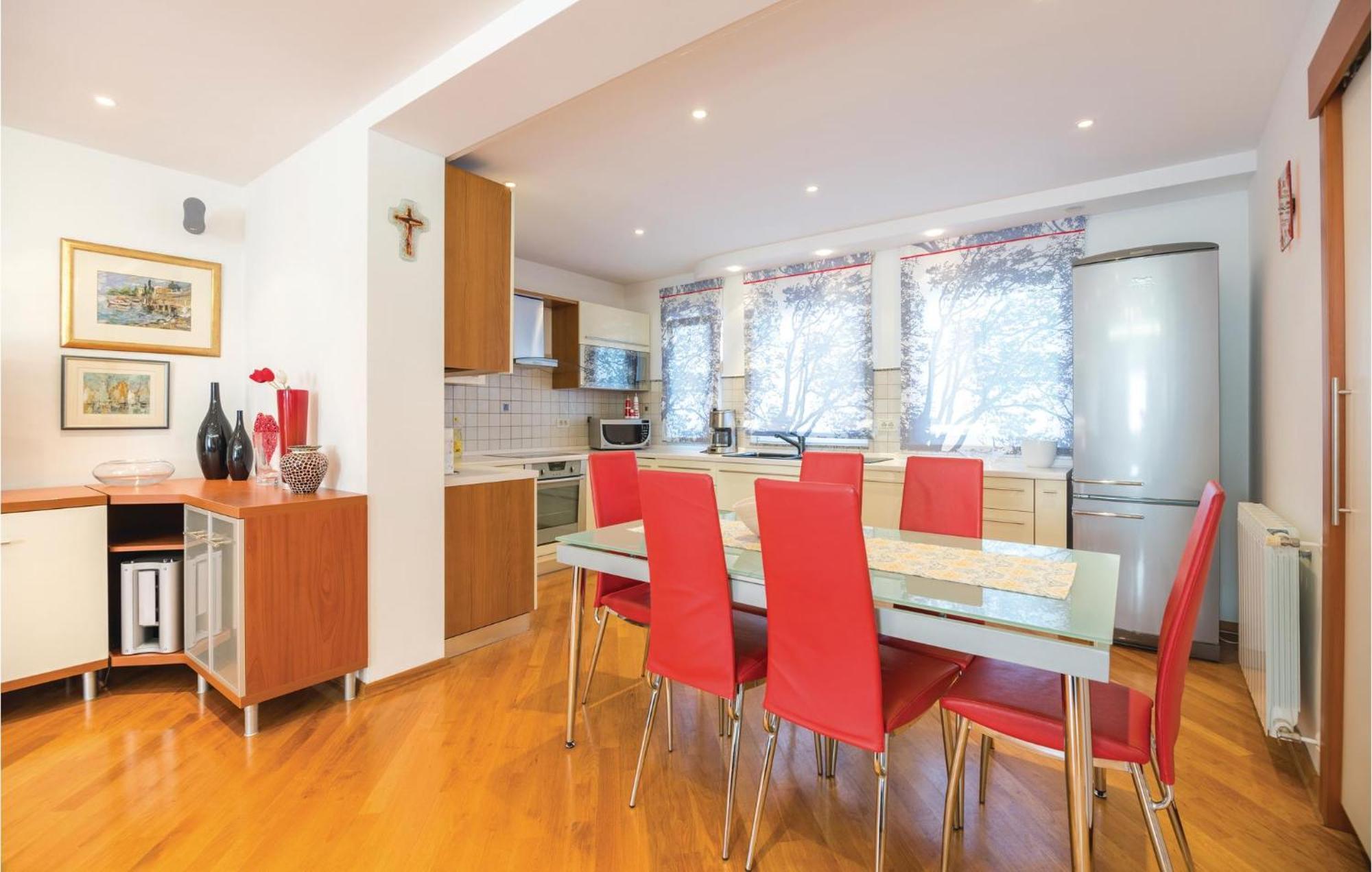 Awesome apartment in Rijeka with 2 Bedrooms&WiFi Buitenkant foto