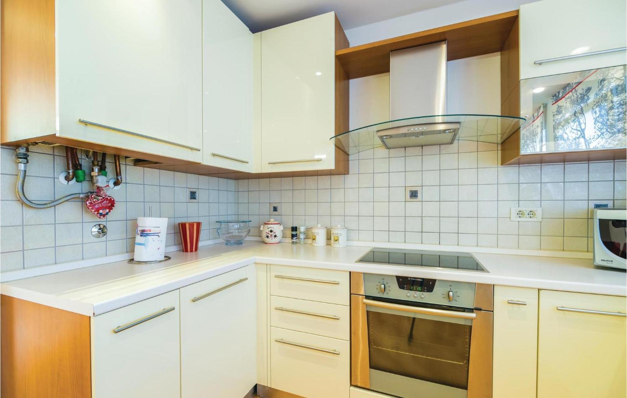Awesome apartment in Rijeka with 2 Bedrooms&WiFi Buitenkant foto
